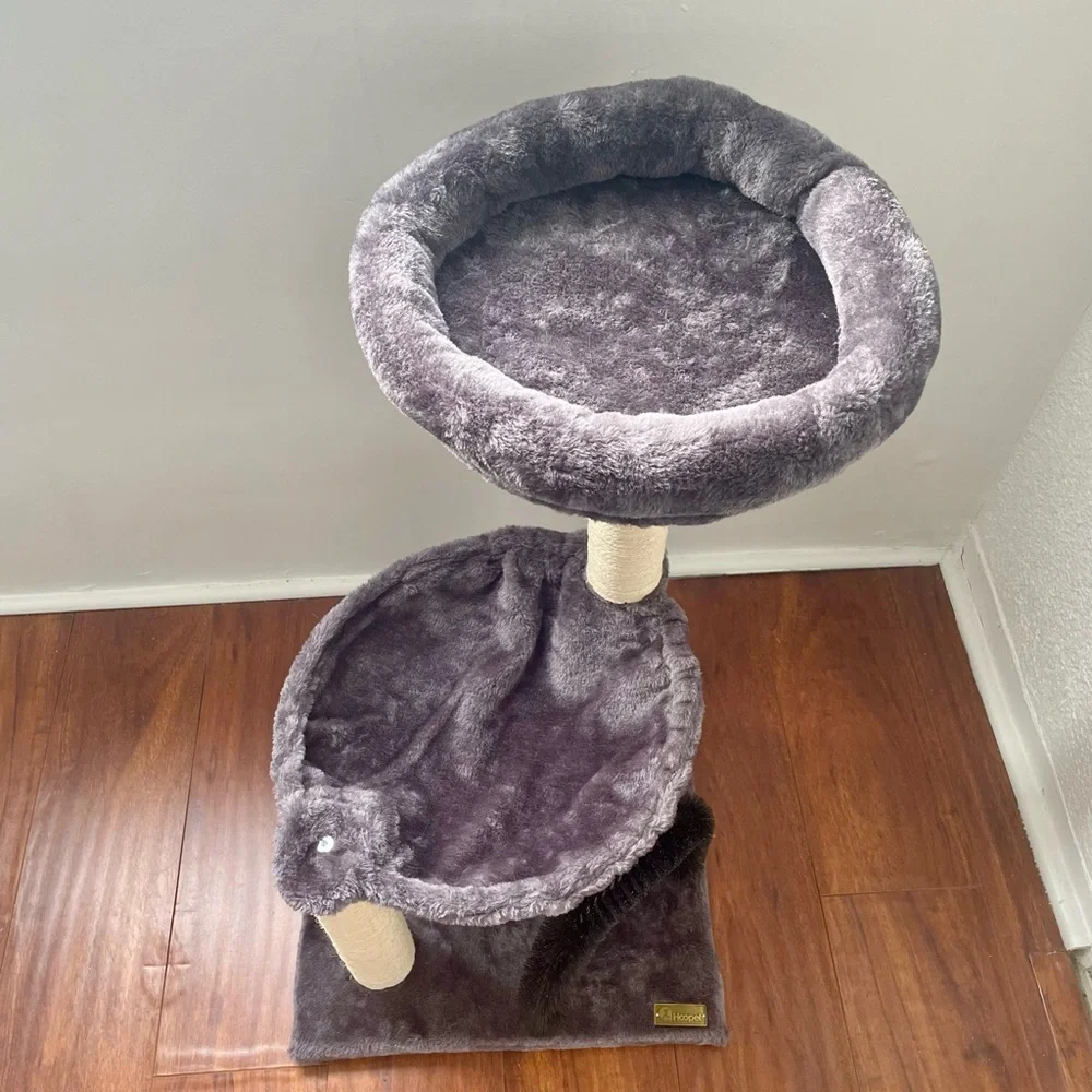 Like new, almost never used cat scratcher / hang out.